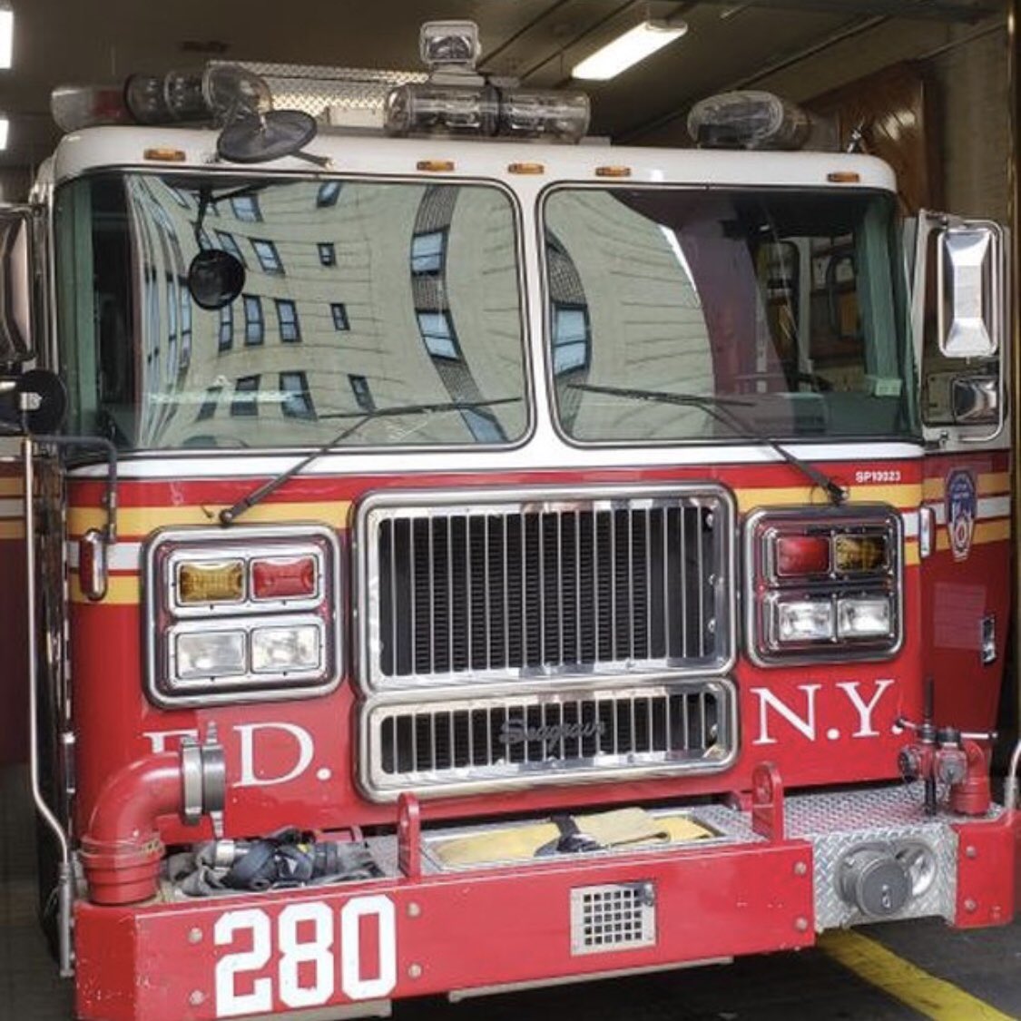 firewipes's tweet photo. When @fdny24seven is out photographing and stops in with some Firewipes for the crew. 📷@fdny24seven #firewipes #wipedowntherisk #fdny24seven #fdny #newyork #newyorkcity #iaff #fcsn #nfff #firefightercancersupportnetwork #BeatFFCancer #cancersucks #fullyinvolved #fema #firehouse https://t.co/72PB2nhbOm