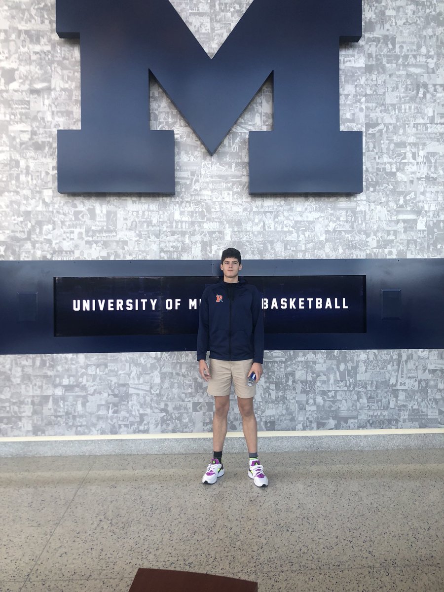 underdogpvu3's tweet image. Thanks to the coaches at Michigan and especially coach Haynes for the hospitality this weekend at Michigan.  The Grind continues. #LabReady
