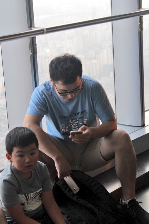PinoyStreetDadd's tweet photo. Si #Chinese #Daddy busy sa cellphone niya, ako busy hanapin yung guhit nh #bayag at #burat niya.

#SarapNgAma #ChineseDaddy #Titi #Kantot #Bakat #Chinito #SimutSarapTamod https://t.co/CDzoDg5ZnC