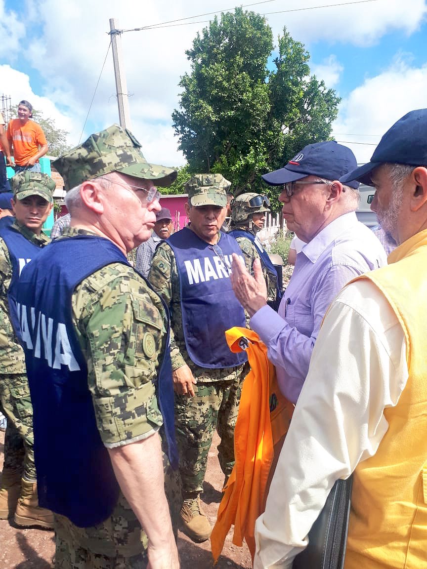 JoseNarroR's tweet photo. Los 3 órdenes de gobierno seguiremos trabajando unidos para apoyar a la población afectada por las #inundaciones en #Sinaloa y evitar brotes epidémicos que afecten su #salud. #FuerzaSinaloa https://t.co/boIFpFolHu