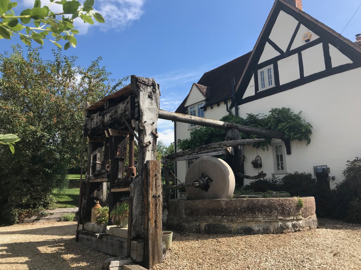 ThomasMHealy's tweet photo. SandStone Cider Press at Walcote ,Alcester. Some lovely historic buildings on the Arden way ,Heart of England Way. @forestmarathon https://t.co/e0NRa1G2ek