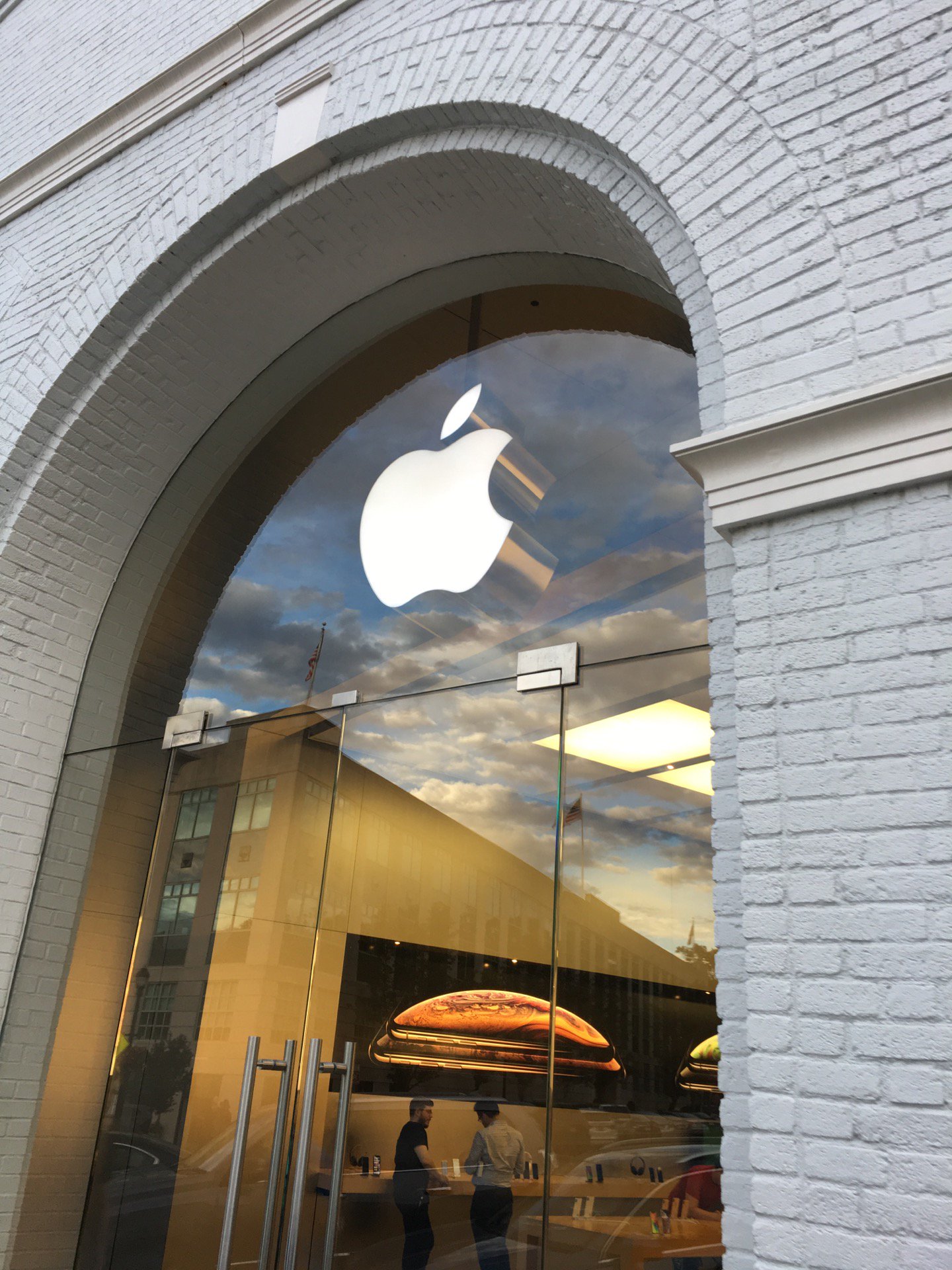 Andrew Leung On Twitter I M At Apple Greenwich Avenue In Greenwich Ct Https T Co 8grqx3lbga Https T Co Qjsf0fjrii Twitter
