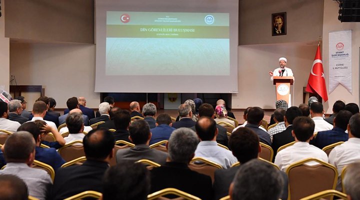 Diyanet İşleri Başkanı Edirne'de bir Kuran kursunda gençlere "Namaz kılan insan haram işler mi?İbadetler insanı kötülüklerden uzaklaştırıyor" demiş. Ama bence cümlenin sonunu getirememiş. İyi de hocam, namaz kılan haram işlerse ne olur, cezası nedir? Onuda söylemen gerekmiyor mu?