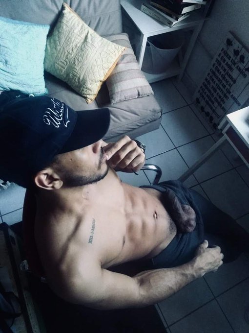 after a long day... a rest!

instagram: https://t.co/Aer1sdFJNO
porn: https://t.co/7qqrOgVPRE https://t