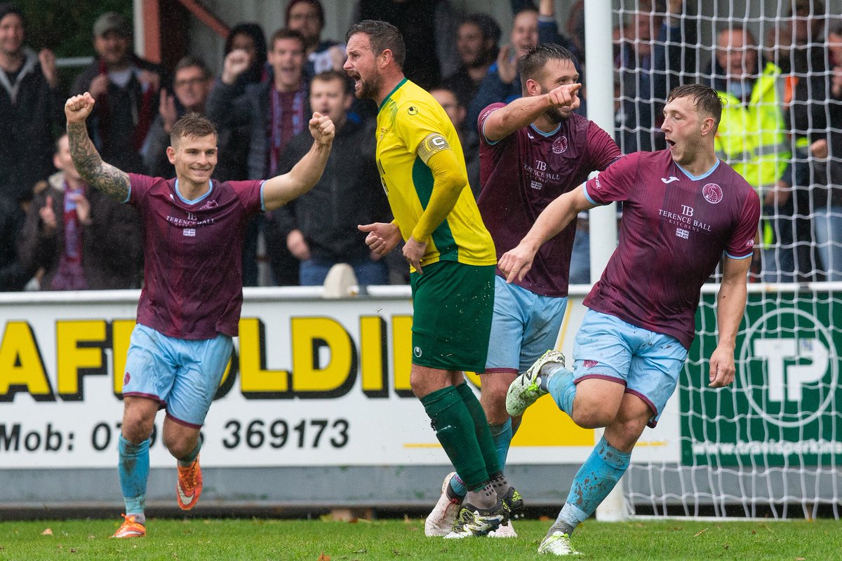📸 | Into the next round of the <a href="/EmiratesFACup/">Emirates FA Cup</a>! 💪✈️ #UpThePeacocks