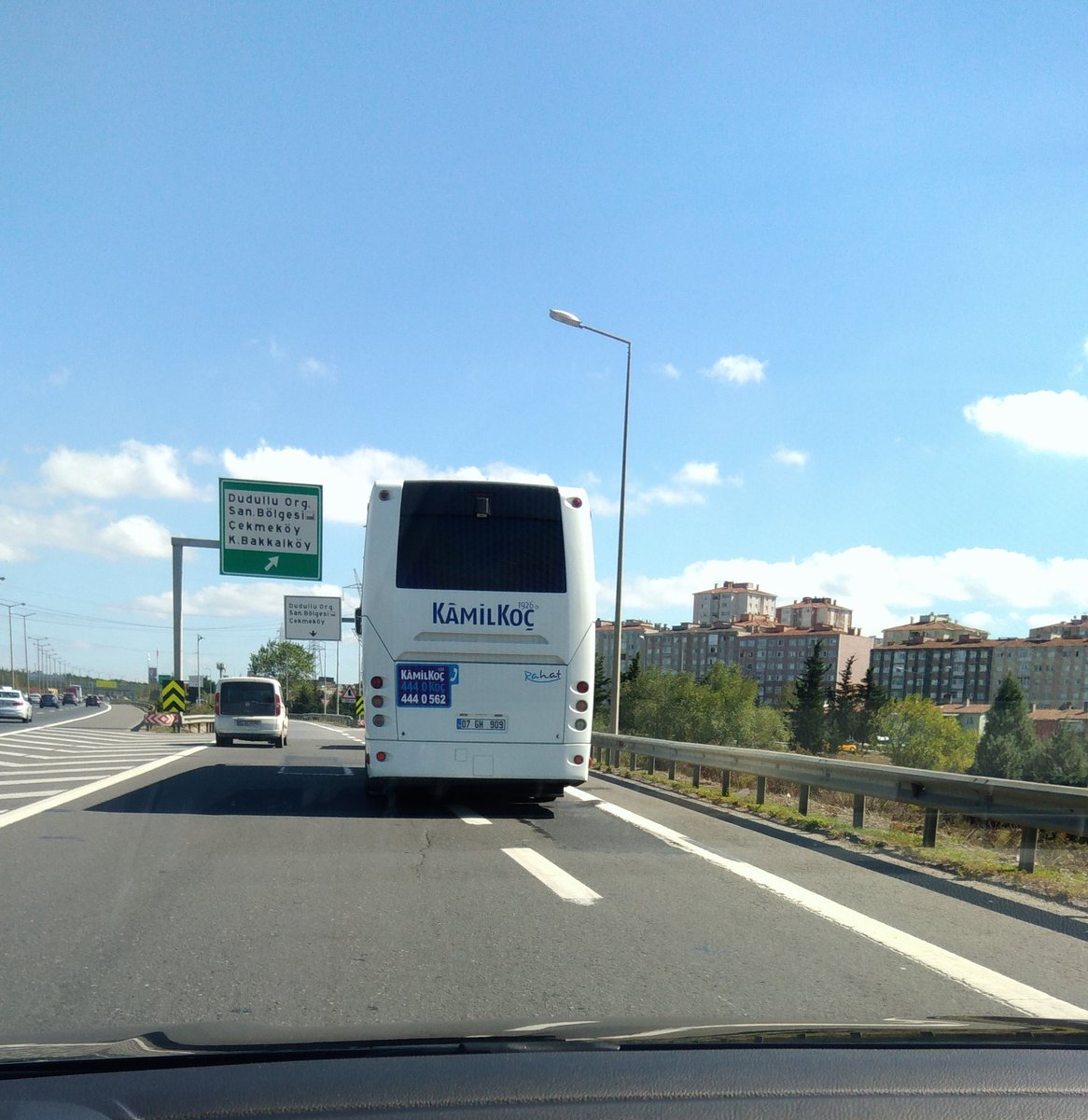 Emniyet şeridine şuursuz bir şekilde dalarak 110 km hızla önümüze direksiyon kıran 07GH909 plakalı aracınızın sürücüsü için kurumsal bir yaptırımınız olacak mıdır? <a href="/kamilkoccom/">Kâmil Koç</a>