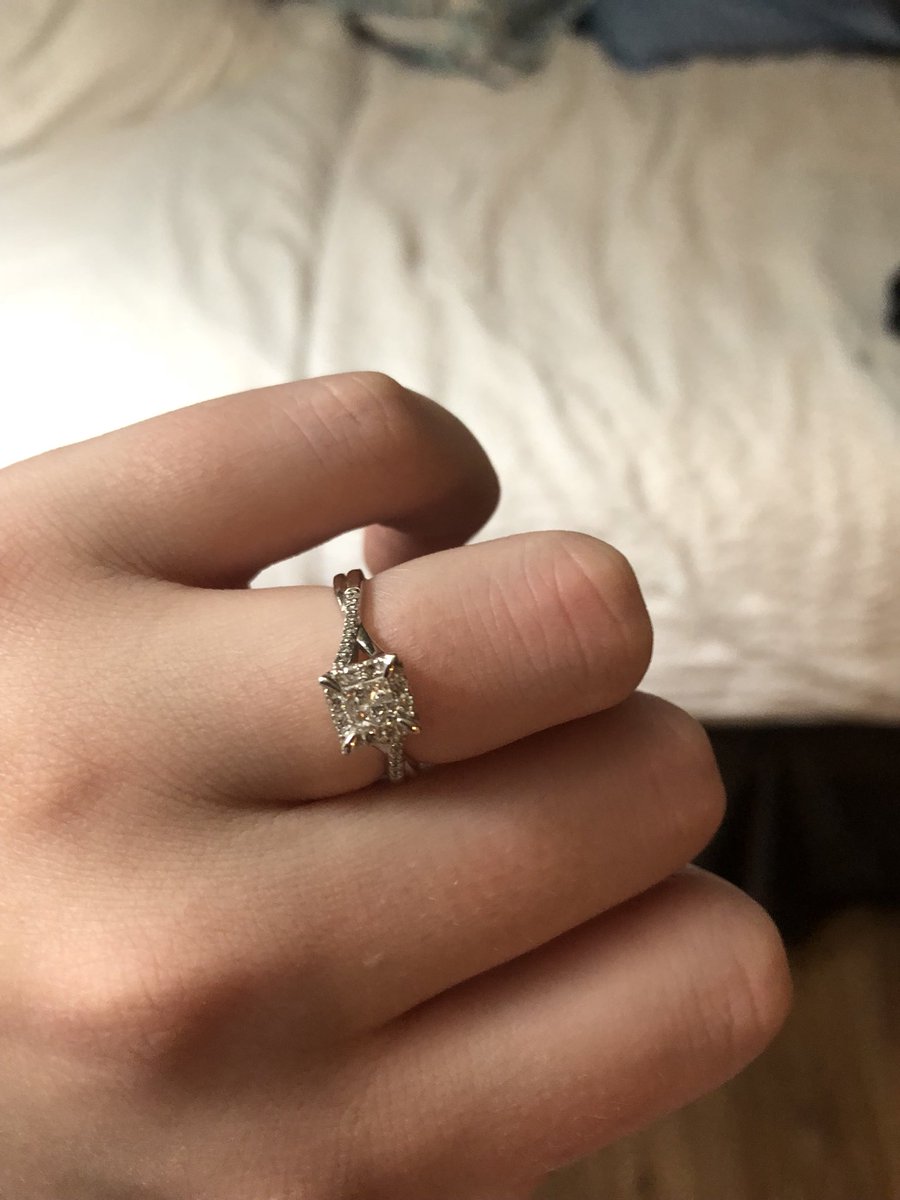haileyannstiles's tweet photo. SO UH IM ENGAGED !!!!! #isaidyes #whatisreallife https://t.co/174GeWVwrA