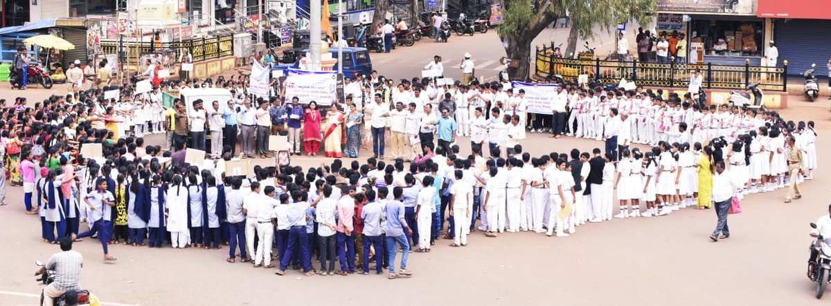 Human chain and Jatha was arranged yesterday in vidyagiri circle Bagalkote to create awareness and sensitise the public about ban child marriage.