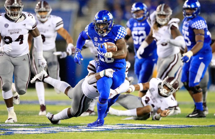 BCrawford247's tweet photo. Projecting Sunday's AP Top 25: https://t.co/GJuDQVHbw0 https://t.co/fK7yd3mSNv