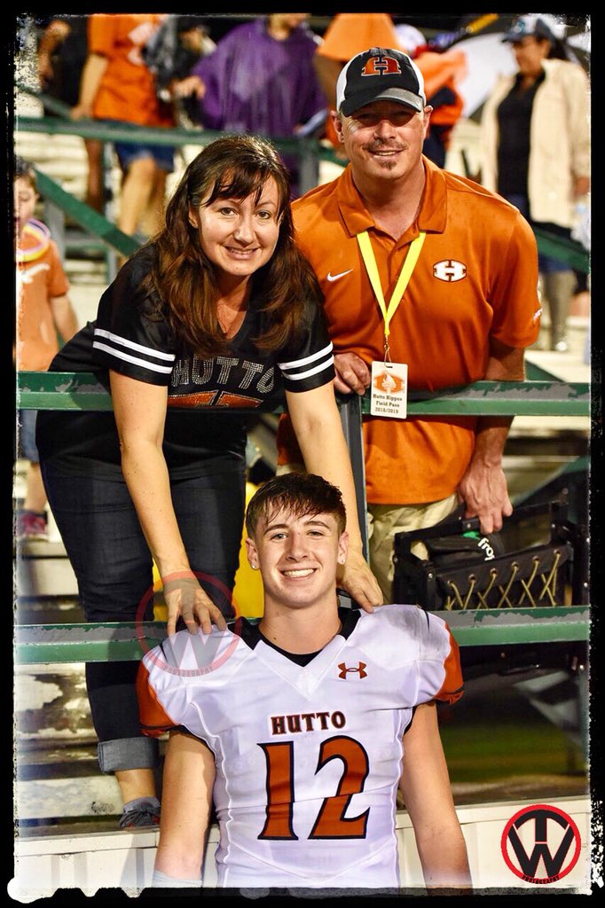 timwalter44's tweet photo. @Jared_Herrick @tawnyadavid #FamilyIsEverything #JustMissing @tylerherrick01 #SeniorSZN #HippoNation https://t.co/MTjKyBXBkA