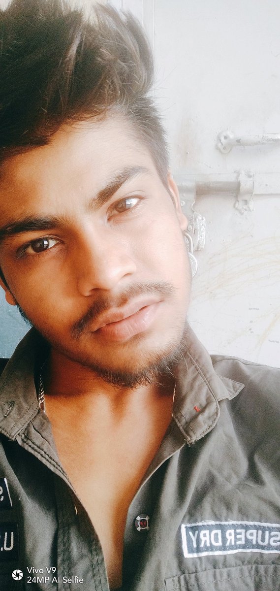 sundays_boy's tweet photo. Rok skta ta kisi ko mai
Magar jaane dia
Mujhme koi mar rha ta
Mene mar jane dia 

           💔

#SundayThoughts #Heartbeat #feelings #YehUnDinonKiBaatHai #SilsilaBadallteRishtonKa #deepthought #loyalityisrare https://t.co/rdn5cRiJ8u