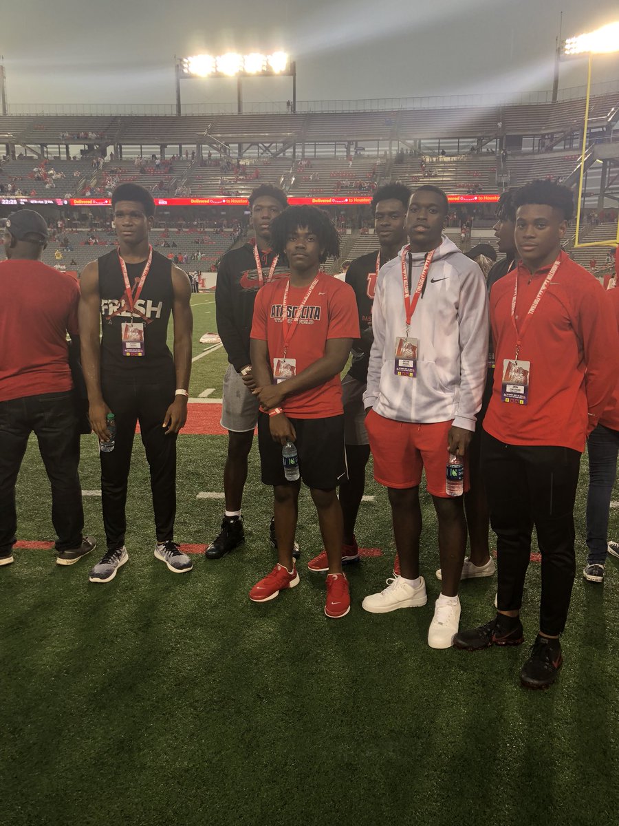 IGYBCYN's tweet photo. U of H vs TSU..... #cogoogs https://t.co/l25KNPzc5o