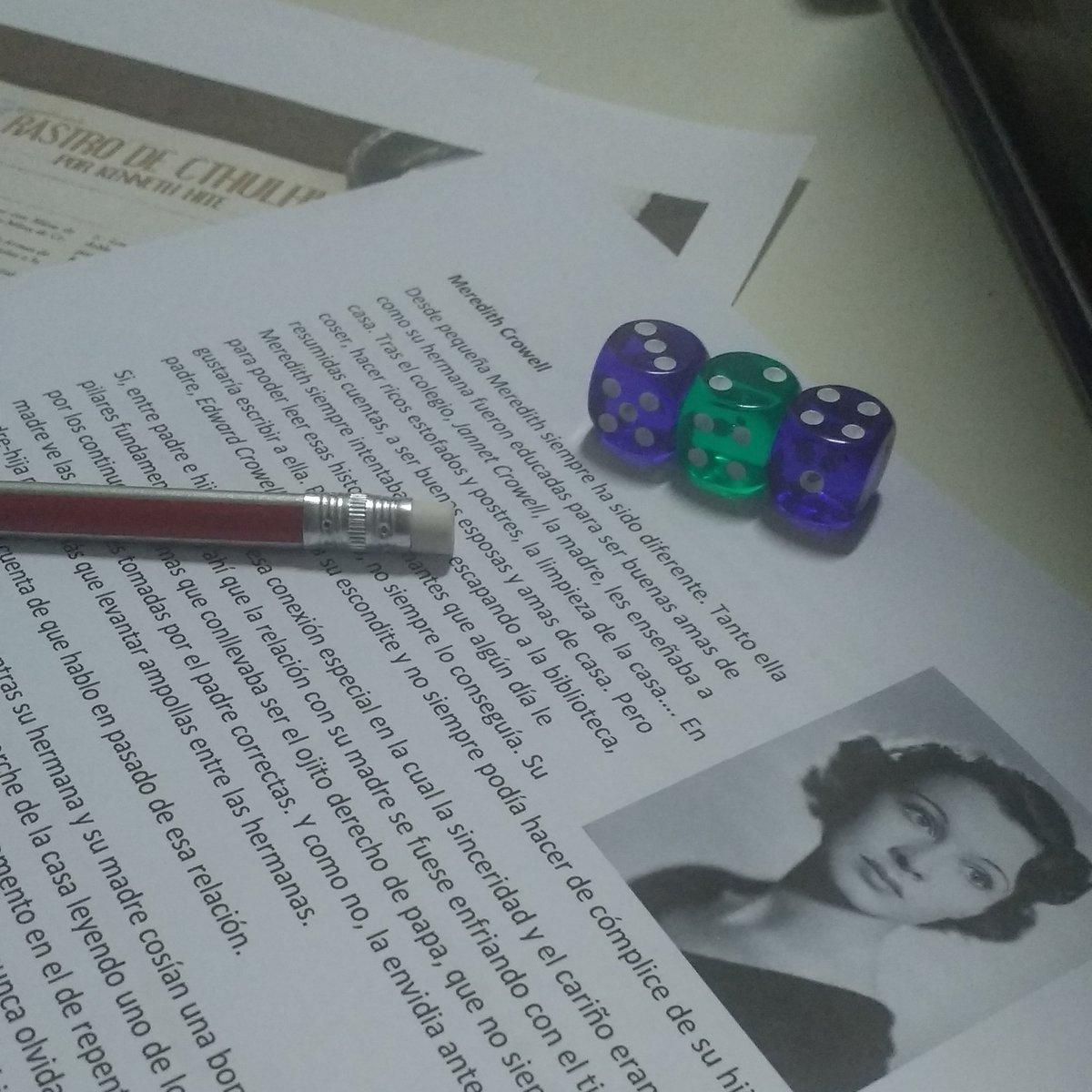 soradeaventuras's tweet photo. Comenzamos a disfrutar de la genialidad de @MsBlueDice dirigiendo su primera partida. #elrastrodecthulhu #Cthulhu #Rol #juegoderol #sistemagumshoe #BabyMaster https://t.co/vSchEKbida