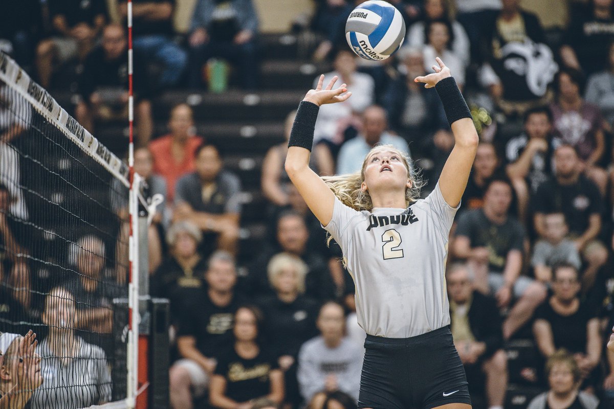 PurdueVB's tweet photo. #PurduePoint: With seven assists against Northwestern @HayleyBush4 now has 5⃣0⃣0⃣ career assists! #BoilerUp 🏐🚂 https://t.co/kiGNelCpUA