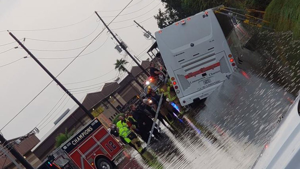 KPRC2's tweet photo. Passengers rescued after charter bus trapped in floodwaters in northwest Harris County https://t.co/JegyuMBpR5 https://t.co/M1QNO4JqVO