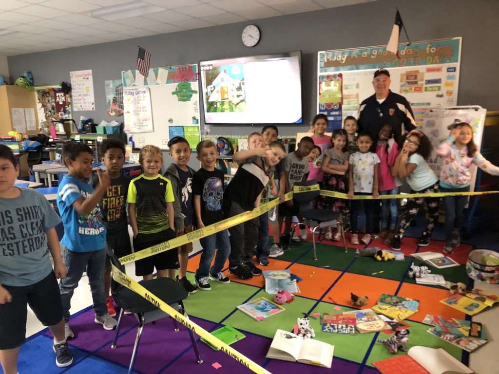 CHoening2's tweet photo. Love these days... what fun it was to Fall in 💚with Reading.  We got to hear Mr. Eddie read to us and tell us funny stories about a raccoon and a pig.  #ruthes https://t.co/kFlx0G8sAL