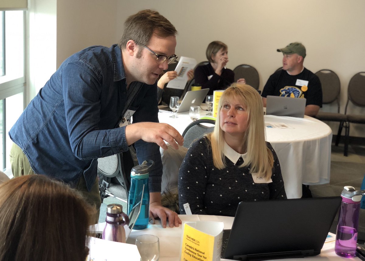 thumbbelina's tweet image. Mentors at #TeacherConCa supporting #TeachersLearningCode through hands-on, experiential learning @learningcode