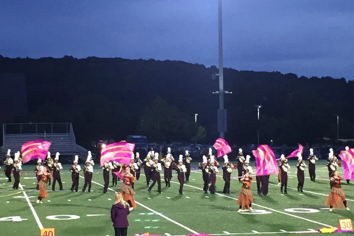 Wardjesm's tweet photo. Home Show! 🎼🎷🎺🏆🥇@NewMilfordBands @NMHS_CT @nmps_supt https://t.co/NnafX7VVo4