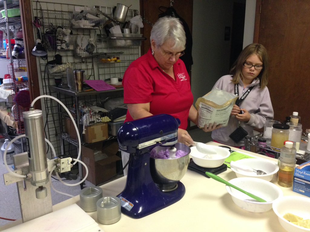 KISoapCo's tweet photo. Barb doing a shampoo soap demo, so cool. What a terrific event, thanks chapter leaders! #soapnerd #greatlakessc #hcsg https://t.co/nQGXA6DP7b