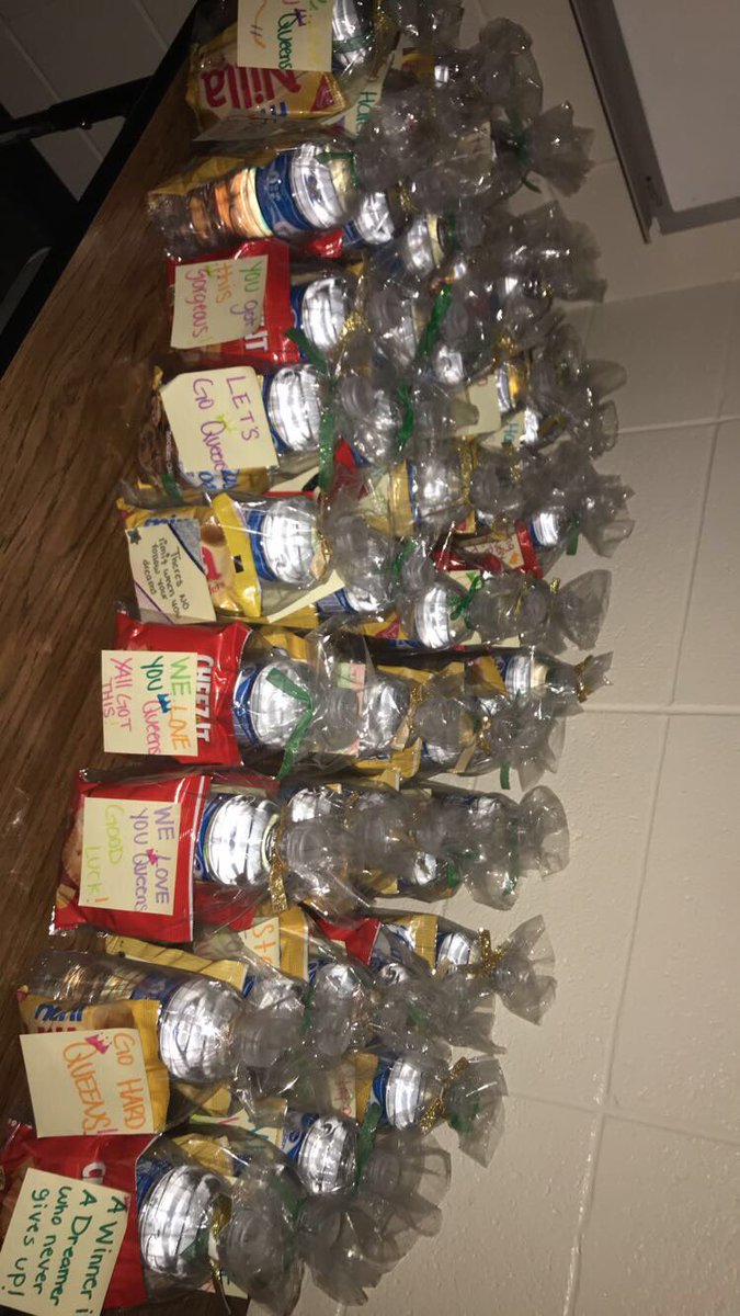 Queensofkf's tweet photo. Queens of Kf supported the WONDERFUL KF volleyball team at there game this pasted Friday and, made goodie bags with motivational quotes before their game! You ladies did great! keep up the Great work Queens π#QueenssupportQueens #kleinisd #Queensofkf #kfvolleyball #muchlove https://t.co/TCfUBwo7TF