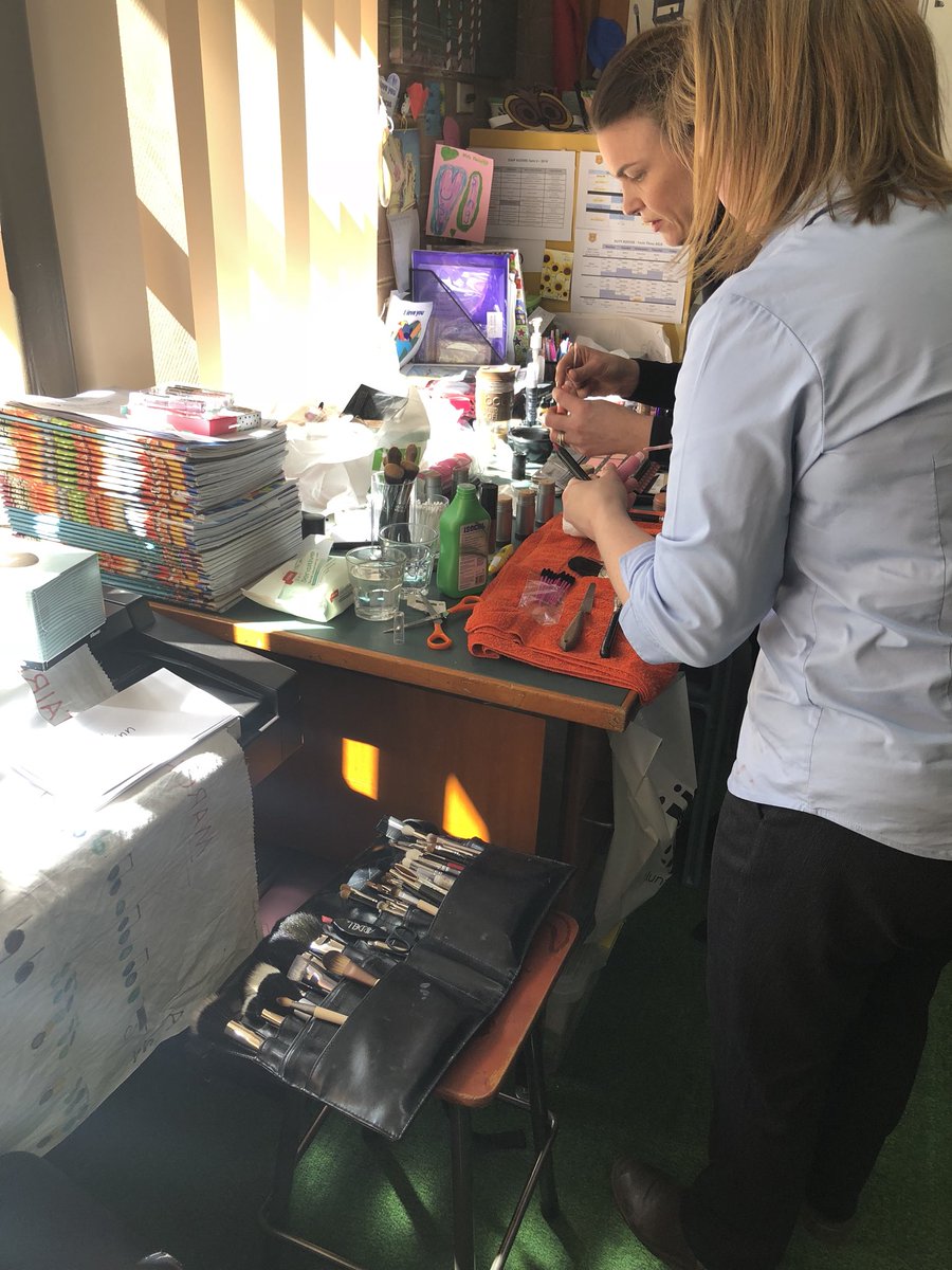 marsar140's tweet photo. The makeup station for #somewheremusical was like having 20 dolls 👯‍♀️👯‍♂️ and what hard and fast work we did to get these kids stage ready 💅🏼💄💪🏻 
#ACUedu_p #prac #STEMeducation https://t.co/8ePoOQtm5T