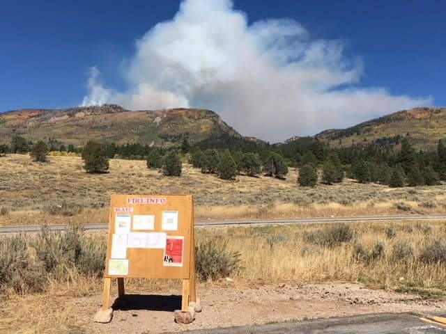 SummitCountyUT's tweet image. Fire personnel working on the lightning-caused #SlateFire observed increased fire activity due to continued high winds yesterday.  The current size is 498 acres. Yellow Pine Trail (Trail #240) is closed.  Smoke may be visible from Highway 40 and Highway 150. Please do not report.