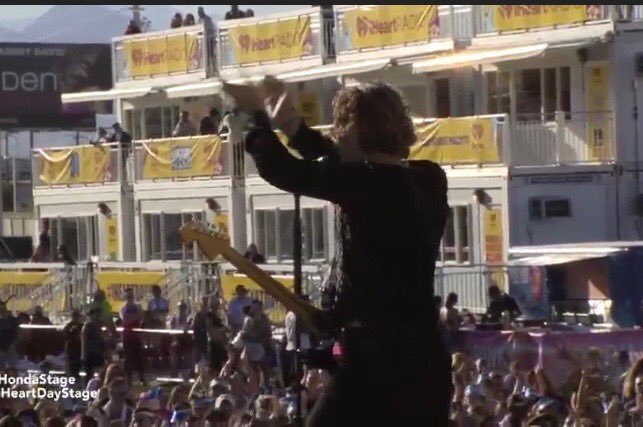 BenCVoices's tweet photo. 5 SOS on the #iHeartFestival  day stage. More acts coming. Watch at Honda https://t.co/FG4G97jSMC https://t.co/rdSEV9rtGx