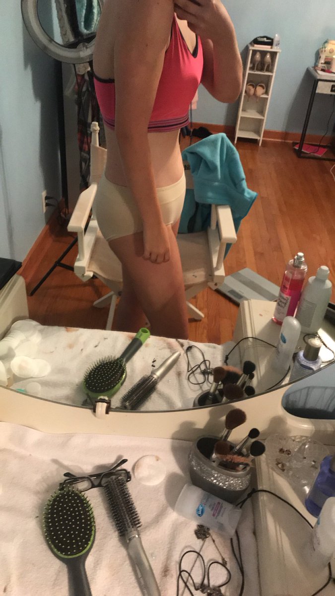 checklesseq's tweet image. the only thing that’s the same is the chair