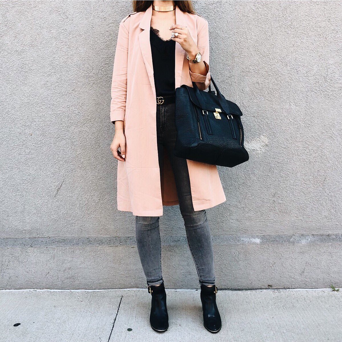 ChicStStyle's tweet photo. << Black, grey and blush on repeat ✔️ The fall weather is finally here and I’m loving every second of it. Truth be told, I don’t like dressing for warm weather (going to have to get used to that a little more after moving to Charleston) so this weather is my sweet spot >> https://t.co/jnZoFrBddR