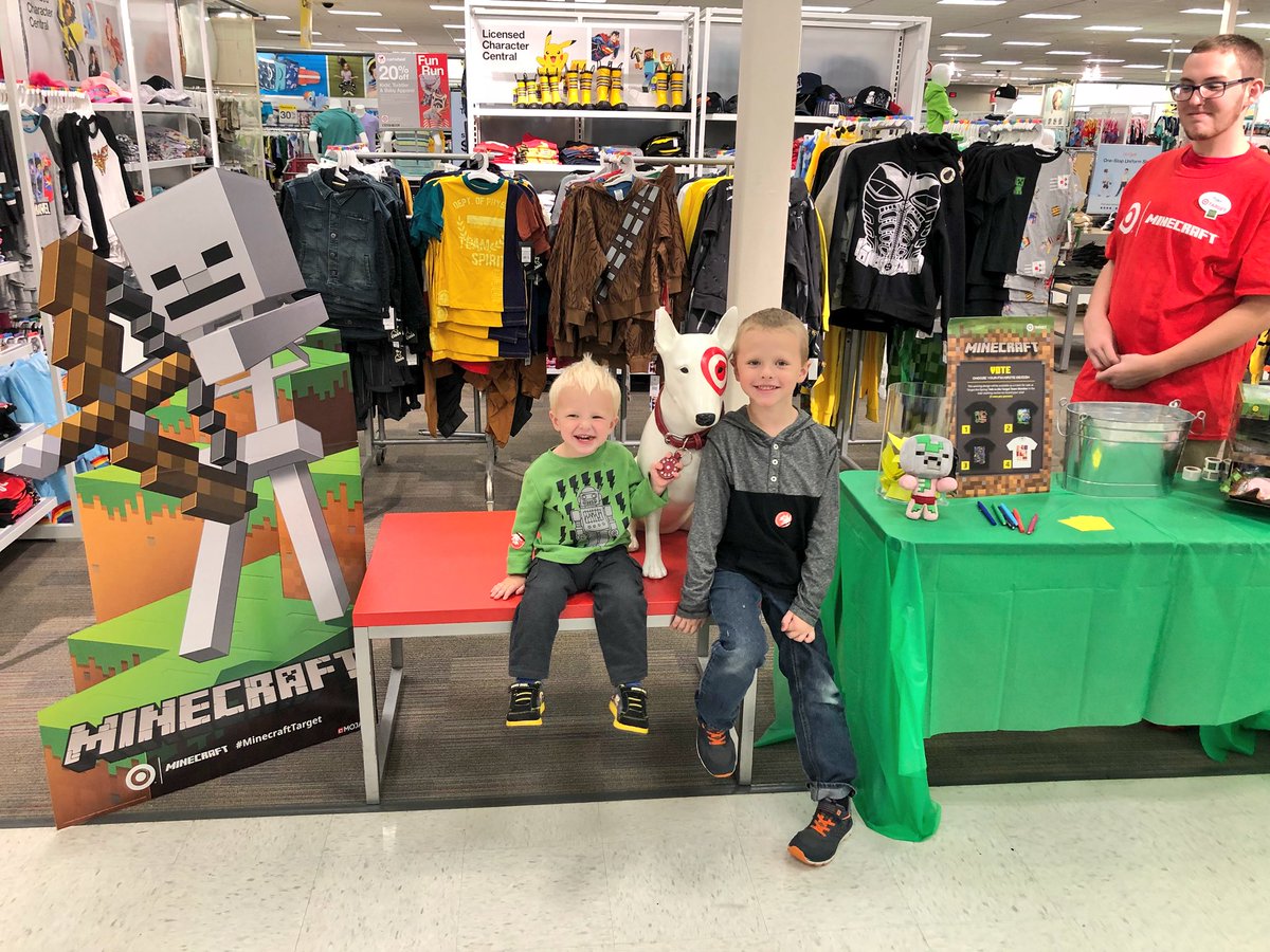 LizzyC1313's tweet photo. We had some #Minecraft #fun at #T0354 today! #FunRun #MinecraftTarget #WinTheWeekends @_TheNickOwens @Dewayman @MariahJoiRedmon @BullseyeB354 @Jennylove1989 https://t.co/FKOGqAHiJI