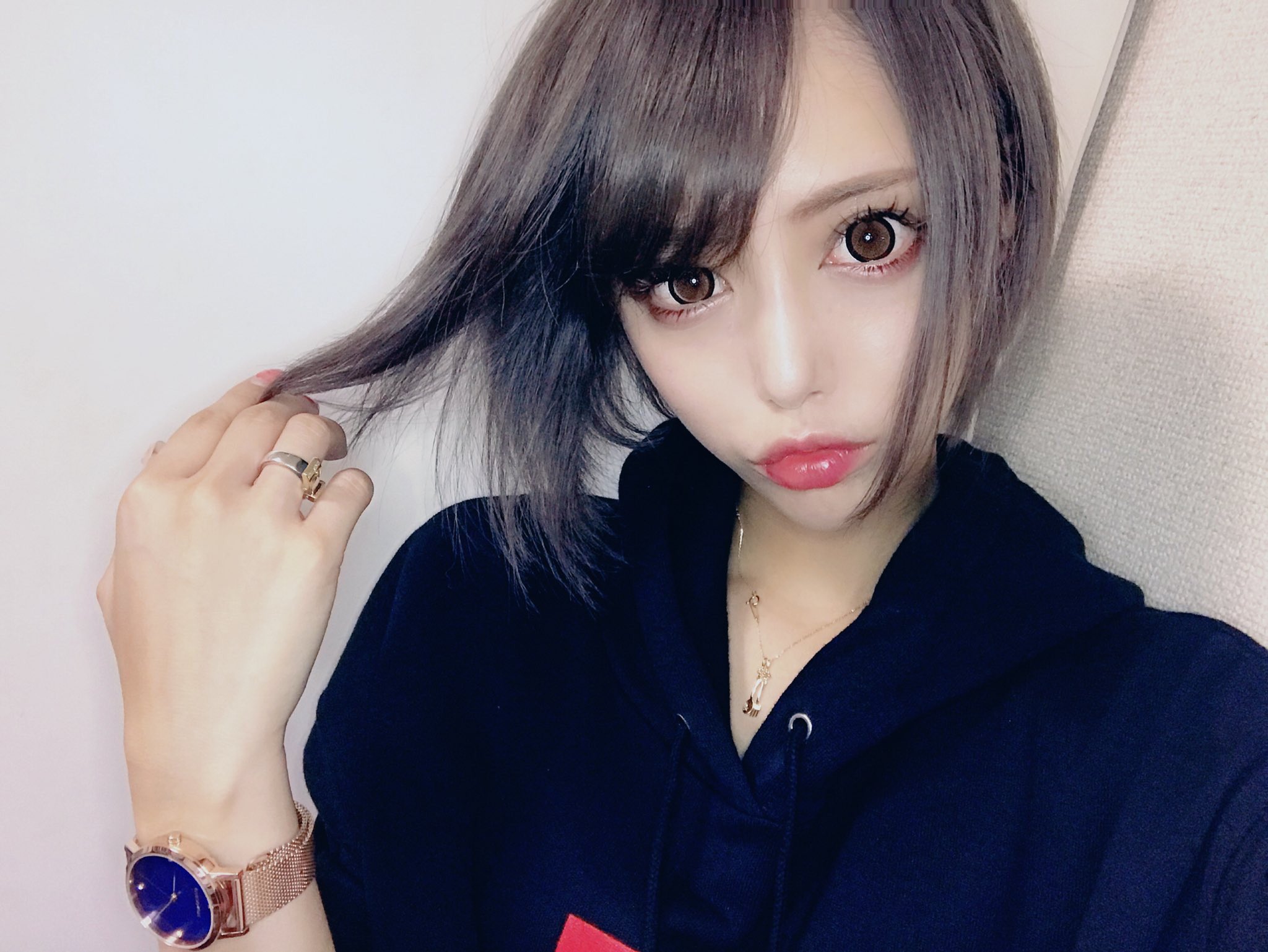 髪染めたい 今週中に何処か予定ぶち込もうかな ベース暗め青か紫のインカラー入れたい T Co 0hvfbvxagu Twitter