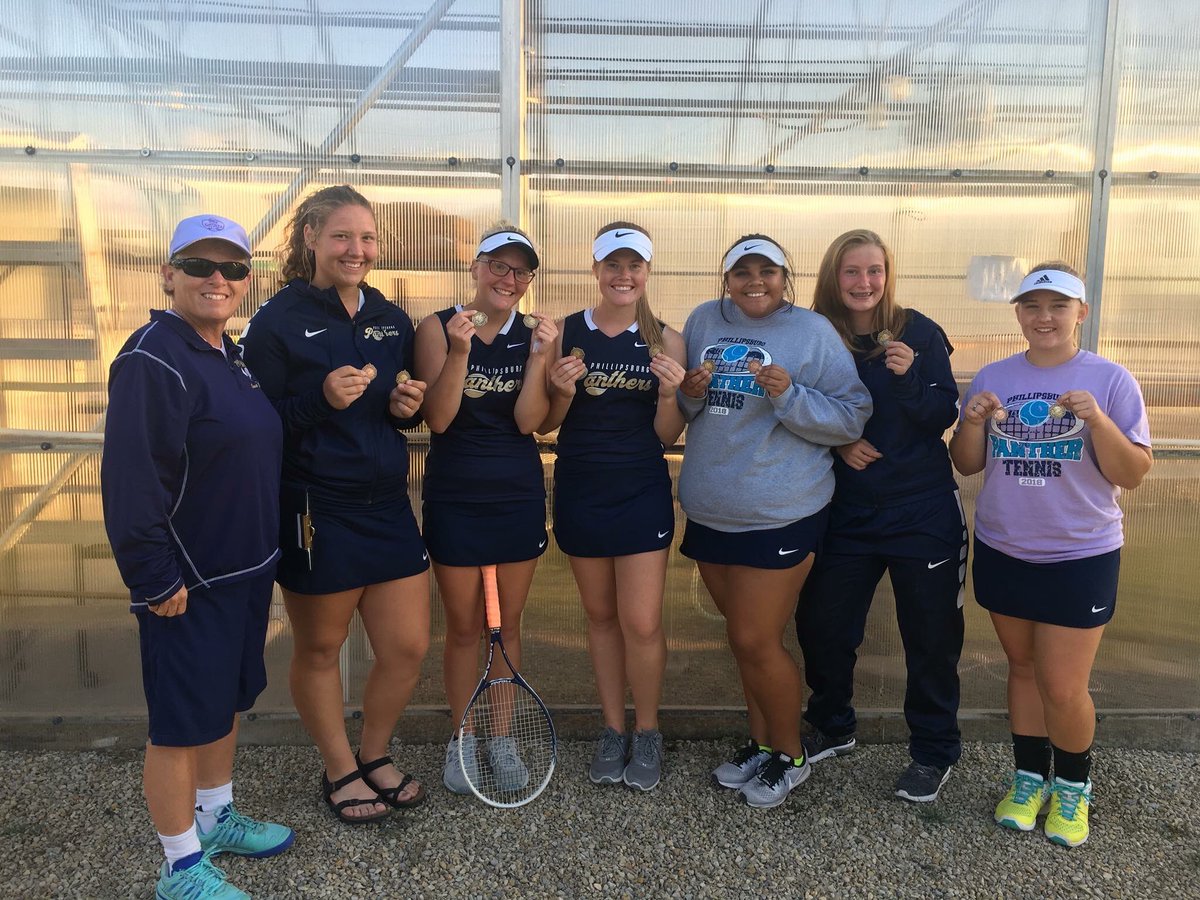 PHSTennis2's tweet photo. Varsity Trego tournament! 1st place team/ Megan &amp; Logan- doubles: 1st/ Jacie- singles: 3rd/ Nyla &amp; Kalli- doubles: 5th/ Lizzie- singles: 6th/ Nikole &amp; Kyleigh- doubles: 6th!🎾 https://t.co/YspKaVosLZ