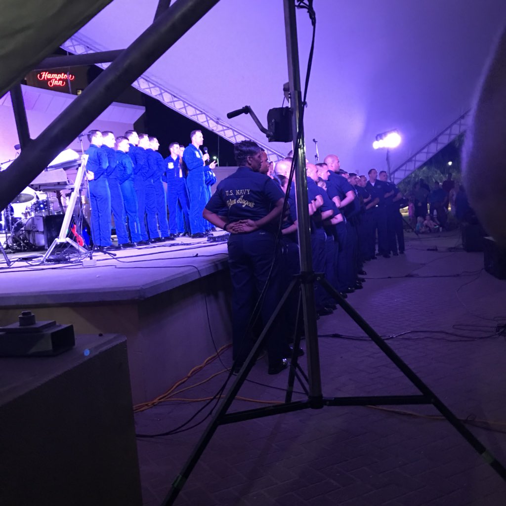 Met some of the @BlueAngels at the NAS Oceana Beach Blast. Such an amazing opportunity, thank you! @nas_oceana @OceanaAirShow #BlueAngels #flynavy