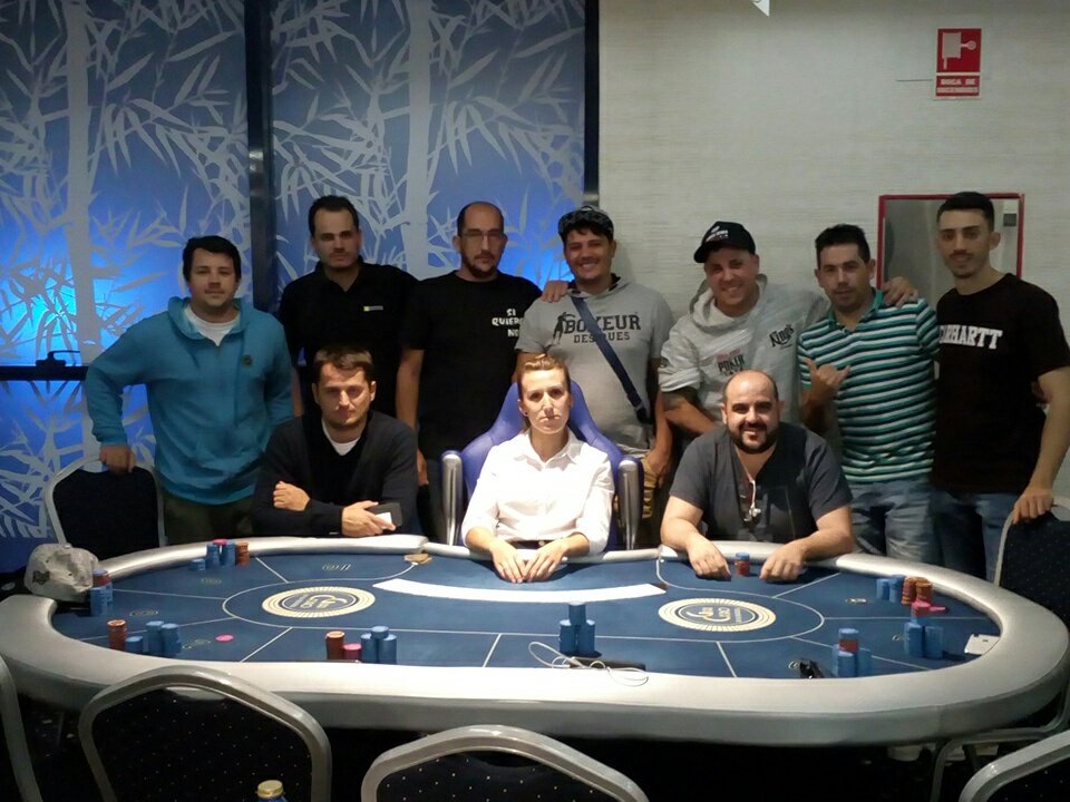 CasinoLaMancha's tweet photo. Comenzamos la mesa final de nuestro #EspecialFS
Grandes jugones como @Isharkcamaleon (tremenda barca), @JOSAKA44 (the account) y @JorgeAlonsoMar8 entre otros
Suerte a todos!!! 💪💪 https://t.co/dThP7uQEg8