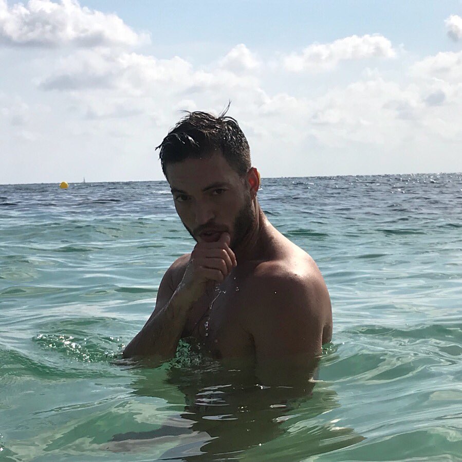 I’m on fire. 
#palma #gay #vacation https://t.co/HoGLMA6Ie4