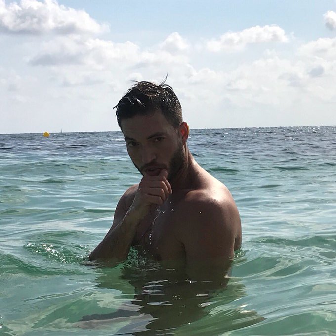 I’m on fire. 
#palma #gay #vacation https://t.co/HoGLMA6Ie4