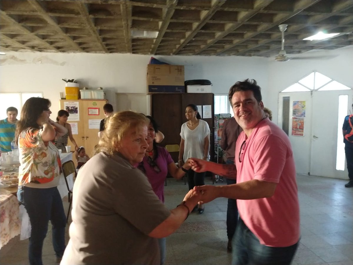 LouMariaHG's tweet photo. Gran festejó, En barrio Inaudi. @SoherElSukaria @TerreEugenia @Anibaldeseta @fedesandoval07 @silvimagri @AgMoreyraManuel https://t.co/vT6uwd3CAh
