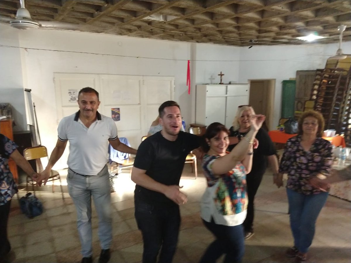 LouMariaHG's tweet photo. Gran festejó, En barrio Inaudi. @SoherElSukaria @TerreEugenia @Anibaldeseta @fedesandoval07 @silvimagri @AgMoreyraManuel https://t.co/vT6uwd3CAh