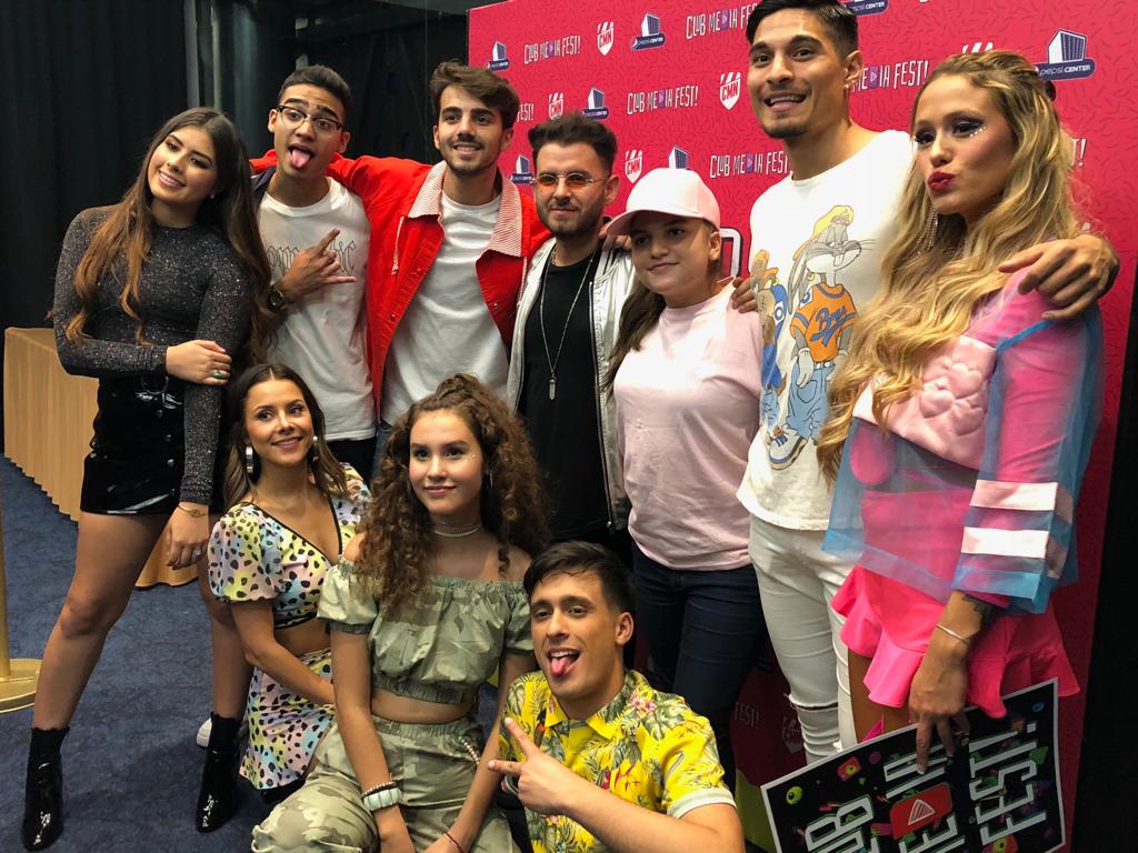 ClubMediaFest's tweet photo. Muchos ya pudieron ver y abrazar a sus ídolos en una nueva edición del #CMFMéxico que arrancó con todo. Y a ti, ¿a quién te gustaría conocer? https://t.co/8Hxd6tBjLY