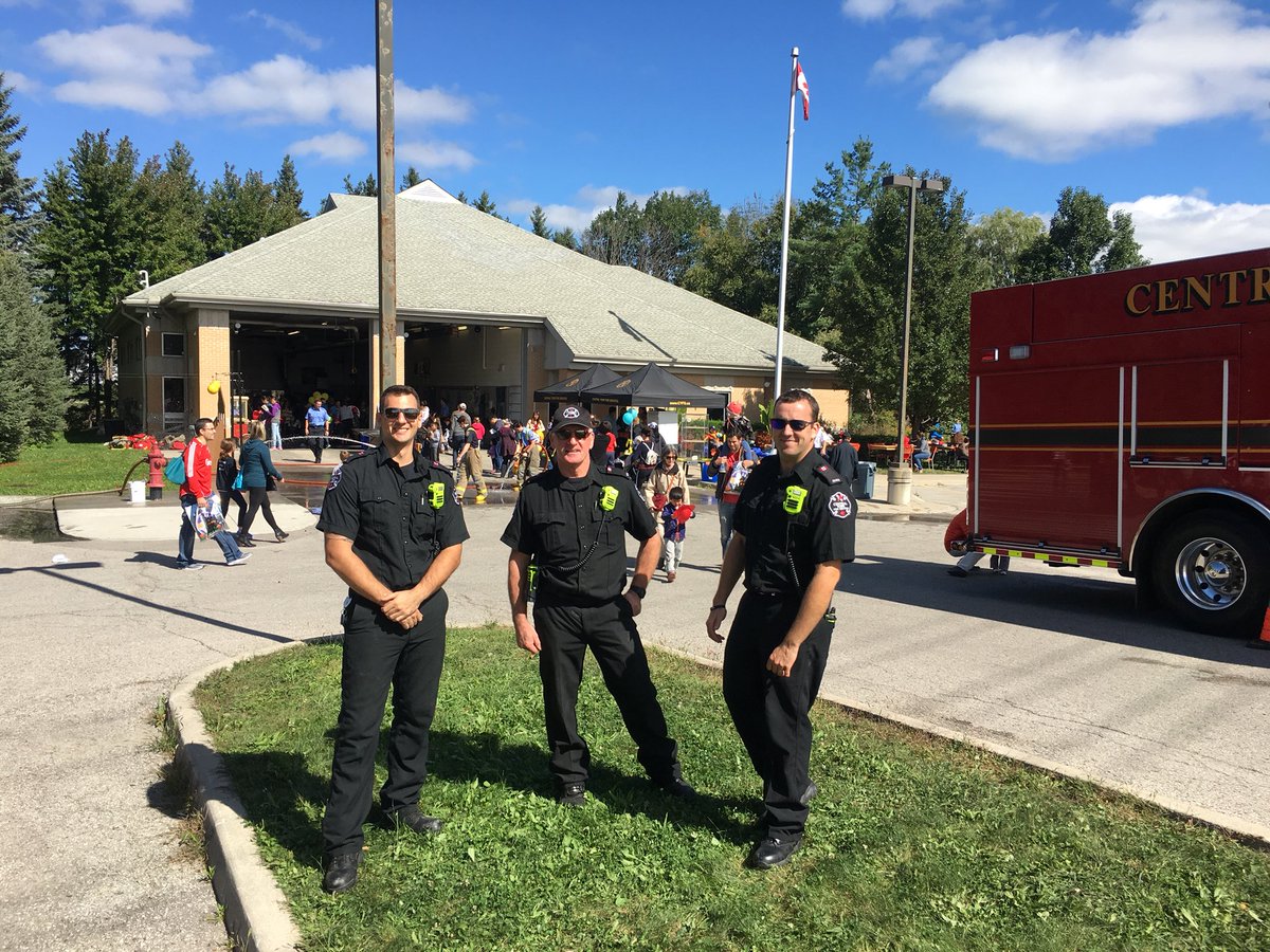 CentralYorkFire's tweet image. Fire Safety Selfies! 
Some snaps of the fun today @ the Aurora OPEN HOUSE 
Check out our Newmarket Open House NEXT WEEKEND Sept 29 from 10-3pm at Station 4-1 (984 Gorham St) 🚒 #LookListenLearn #FireSafetySelfie #OpenHouse #FamilyFun