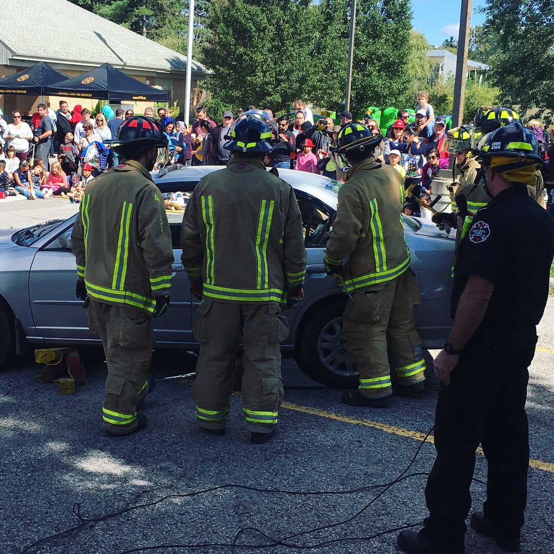CentralYorkFire's tweet image. Fire Safety Selfies! 
Some snaps of the fun today @ the Aurora OPEN HOUSE 
Check out our Newmarket Open House NEXT WEEKEND Sept 29 from 10-3pm at Station 4-1 (984 Gorham St) 🚒 #LookListenLearn #FireSafetySelfie #OpenHouse #FamilyFun