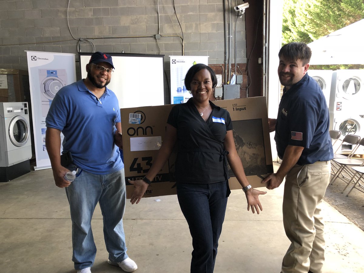 Congrats to our Grand Prize winners! Keisha and Chris McCartha from Forest Park Coin Laundry and Family Coin Laundry!🎉