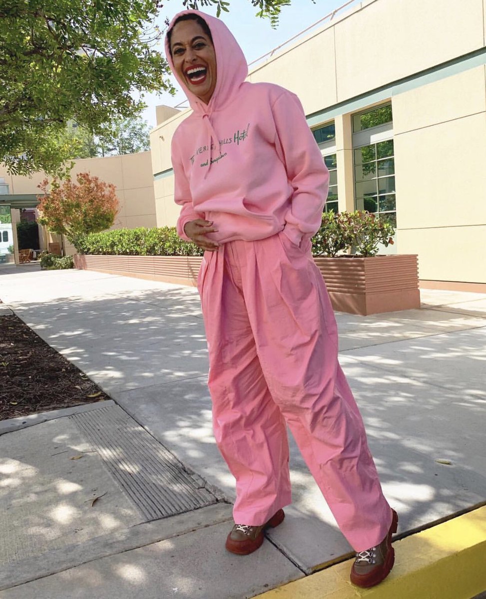 cathoderaytube_'s tweet photo. Can you believe @TraceeEllisRoss invented the color pink? 

a thread https://t.co/0qsrhWa1Hf