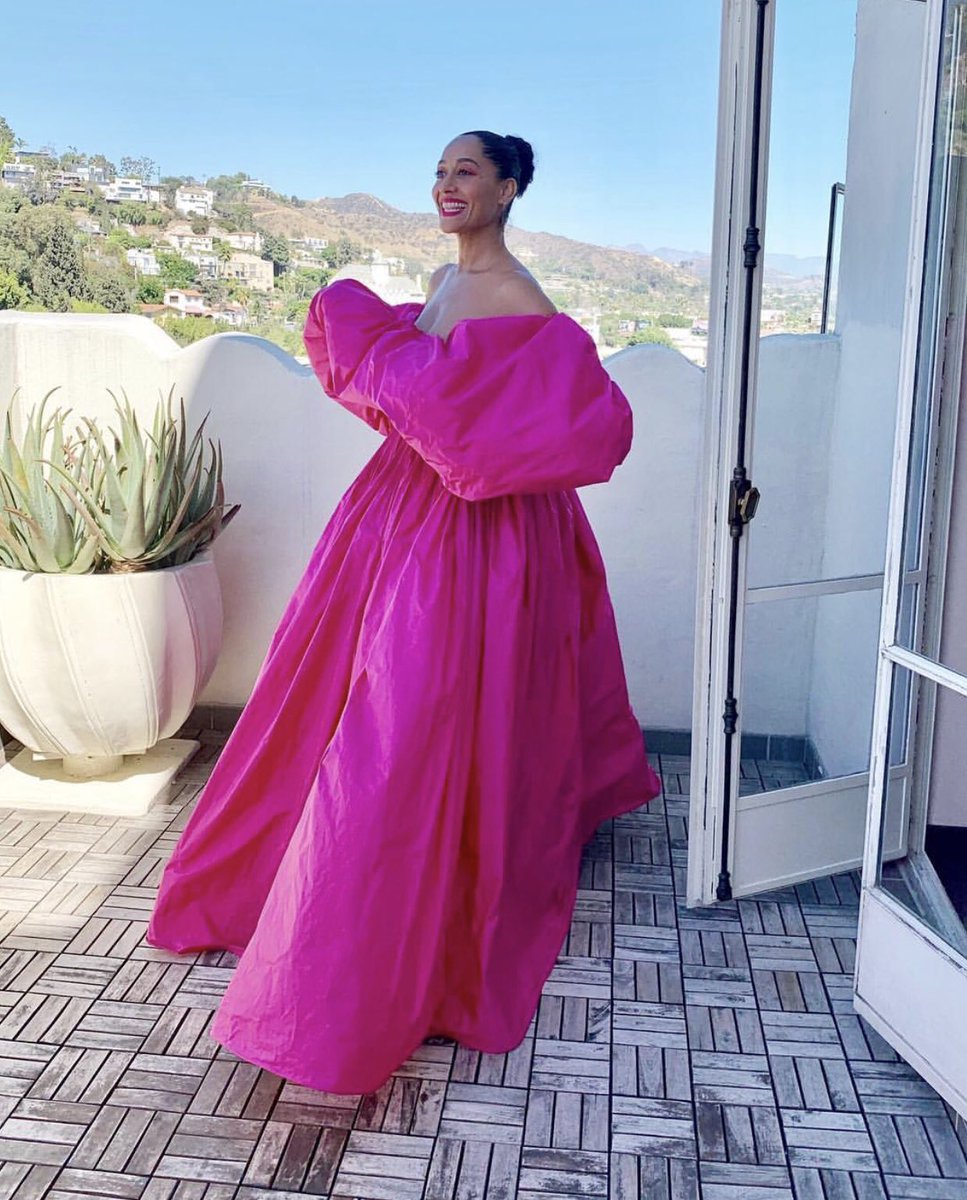 cathoderaytube_'s tweet photo. Can you believe @TraceeEllisRoss invented the color pink? 

a thread https://t.co/0qsrhWa1Hf