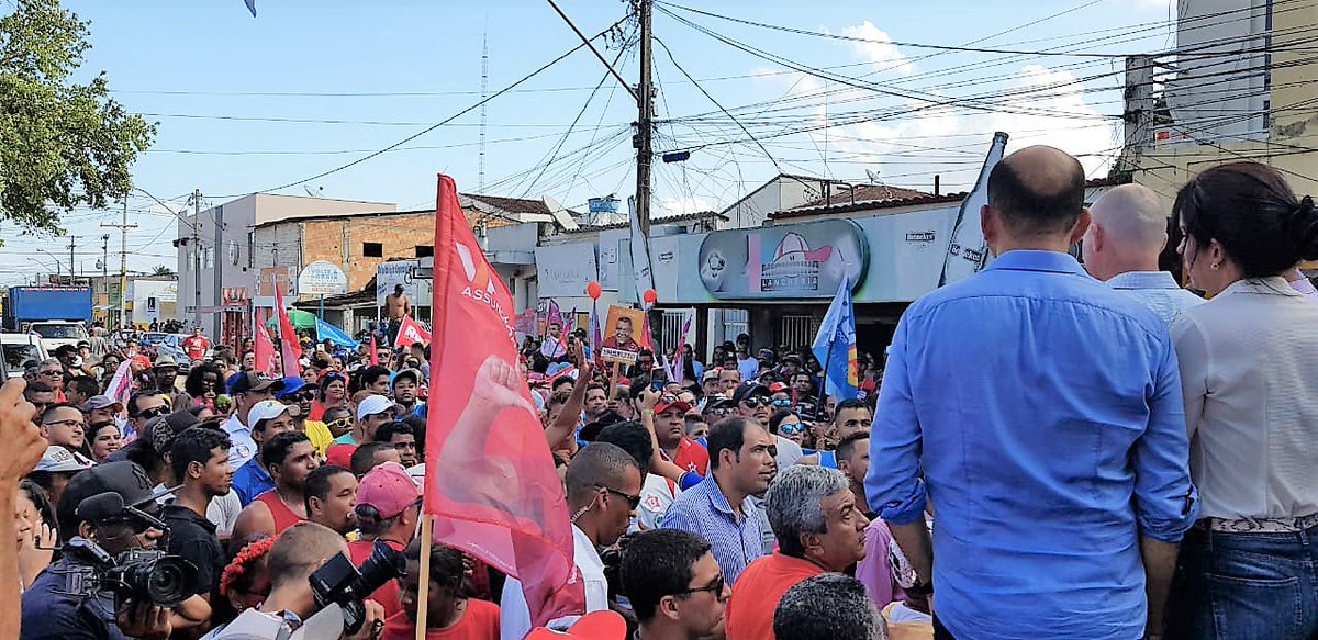 JoaoLeaoOficial's tweet photo. Que festa! Como foi gratificante poder presenciar a alegria do povo de #Itabela apoiando o #TimeCorreria com Rui Costa,13; João Leão, Jaques Wagner, 130 e Angelo Coronel, 555 ! #JoãoLeão #ViceGovernador #TimeCorreria #Rui13 #Wagner130 #Coronel555 #RuiELeãoColadosComOPovo
#Itabela https://t.co/t2YfC4sa9T