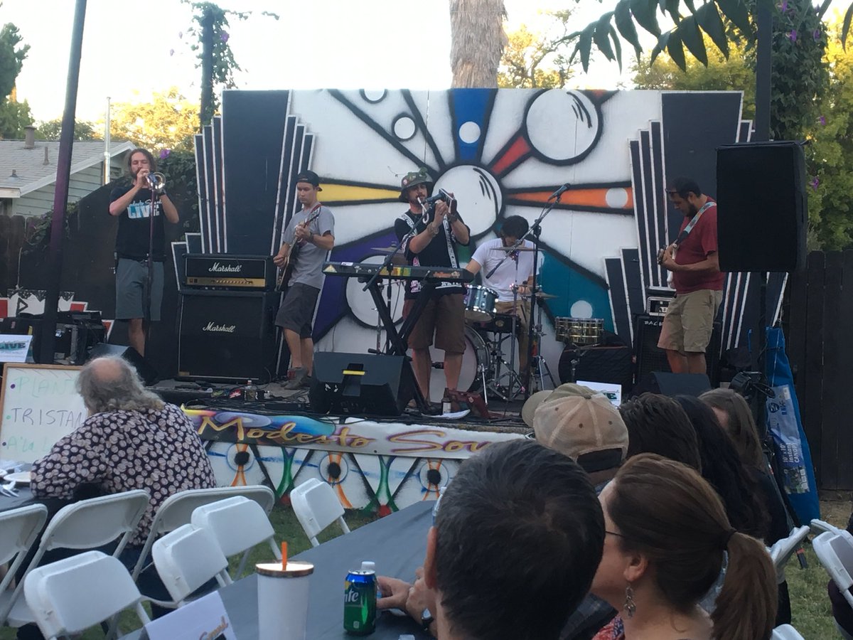 modestosound's tweet photo. A' la Lune playing at our annual fundraiser😁 https://t.co/u5HZQciLWh