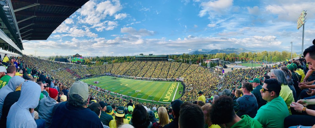 Jonb042's tweet photo. We out here at Oregon #Boyzweekend https://t.co/O7hRXcgSJq