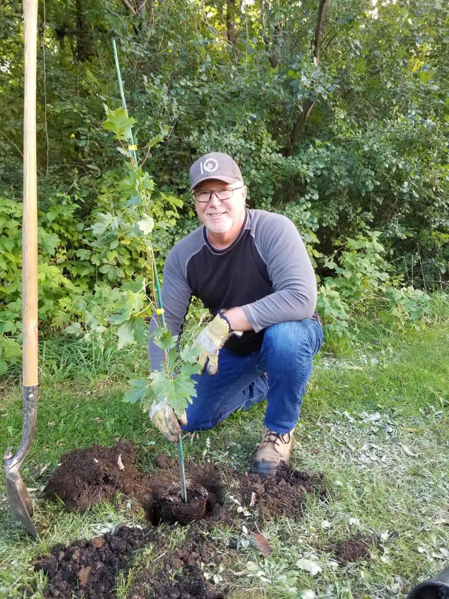 New record for volunteers in #LindsayOnt for #TDTreeDays! Thank you to everyone who came out!! @FrostDeanBrett <a href="/KawarthaConserv/">KawarthaConservation</a> <a href="/Roels_tweet/">Roel</a> <a href="/kyle_dalgleish/">Kyle Dalgleish</a>