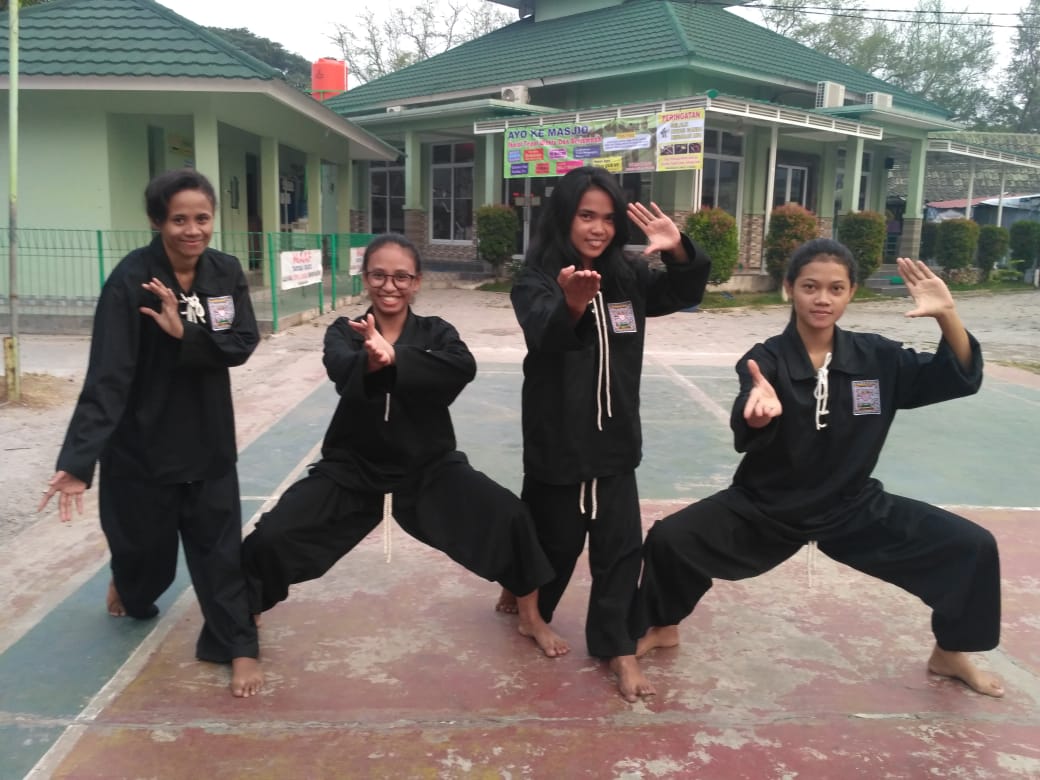 UKM_PSHT_Surya's tweet photo. Selamat &amp; Sukses untuk Nanda, Elda, dan Lusi yang telah sah menjadi warga PSHT di Cabang Tangerang. Semoga ilmunya bermanfaat dan dapat mengembangkan PSHT dimanapun kalian berada. Aamiin
Tahun ini warga baru semuanya perempuan 😁
#PSHT_Surya2018
#Ranting_Serpong
#CabangTangerang https://t.co/iJZnW9aUEy