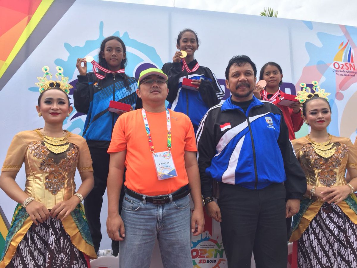 Kemdikdasmen's tweet photo. #SahabatDikbud, keterbatasan sarana tidak menjadi penghalang bagi Aurel, atlet renang peserta O2SN, untuk berprestasi. Simak kisahnya di -->
https://t.co/FNPoSI1XGE #O2SN2018 https://t.co/GQJ3O0lz6D